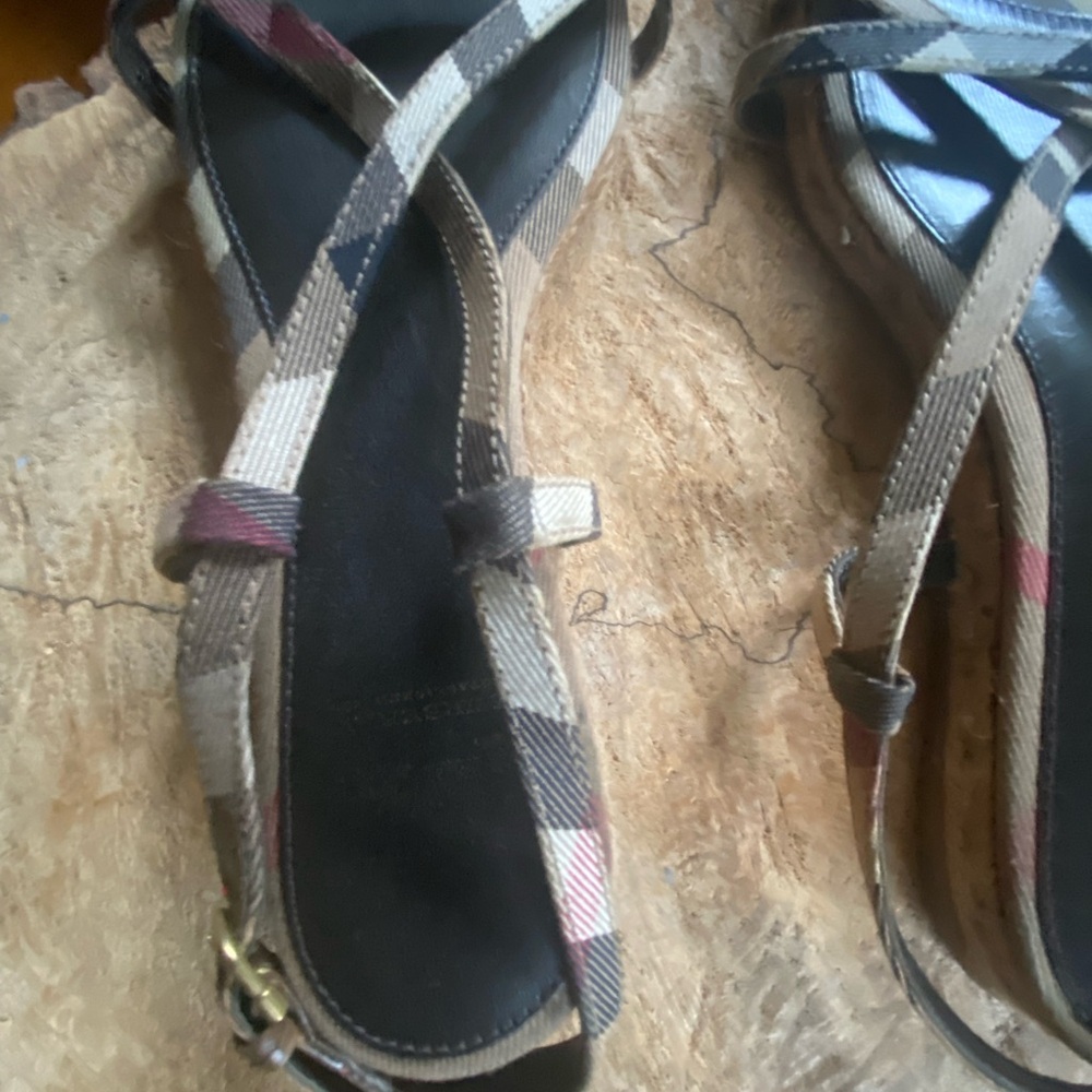 Burberry strapped espadrilles sandals - Picture 3 of 10